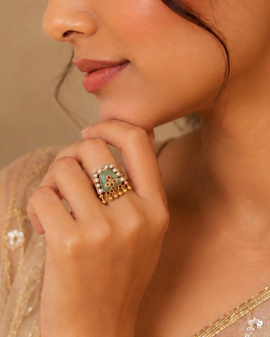 Rajsi Crest Ring